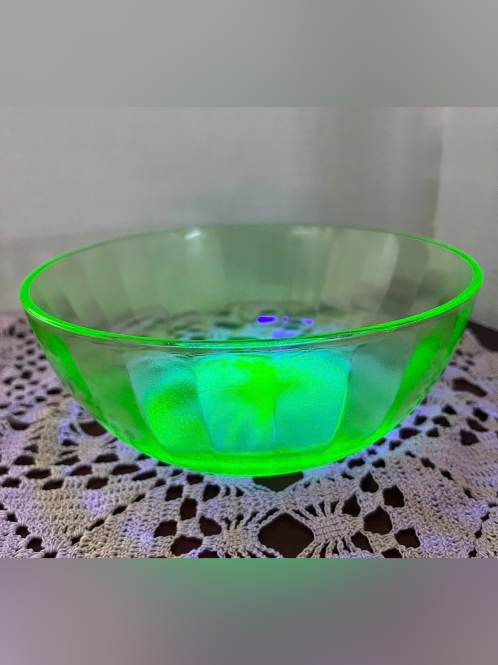 UV Uranium Glass Bowl – Starburst Design, Glows Brilliantly ✨